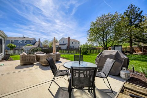 Tiny photo for 1310 W Darlington Circle, Hoffman Estates, IL 60169 (MLS # 12633950)