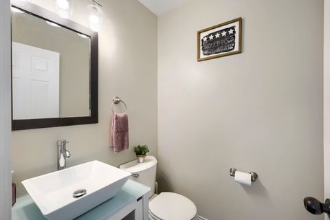 Tiny photo for 1310 W Darlington Circle, Hoffman Estates, IL 60169 (MLS # 12633950)