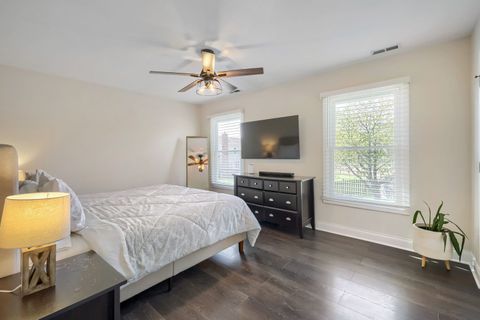 Tiny photo for 1310 W Darlington Circle, Hoffman Estates, IL 60169 (MLS # 12633950)