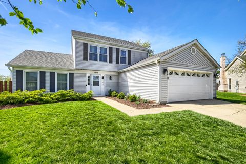 Tiny photo for 1310 W Darlington Circle, Hoffman Estates, IL 60169 (MLS # 12633950)