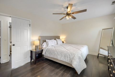 Tiny photo for 1310 W Darlington Circle, Hoffman Estates, IL 60169 (MLS # 12633950)
