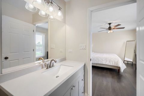 Tiny photo for 1310 W Darlington Circle, Hoffman Estates, IL 60169 (MLS # 12633950)