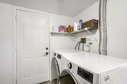 Tiny photo for 1310 W Darlington Circle, Hoffman Estates, IL 60169 (MLS # 12633950)