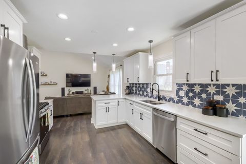 Tiny photo for 1310 W Darlington Circle, Hoffman Estates, IL 60169 (MLS # 12633950)