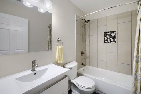 Tiny photo for 1310 W Darlington Circle, Hoffman Estates, IL 60169 (MLS # 12633950)