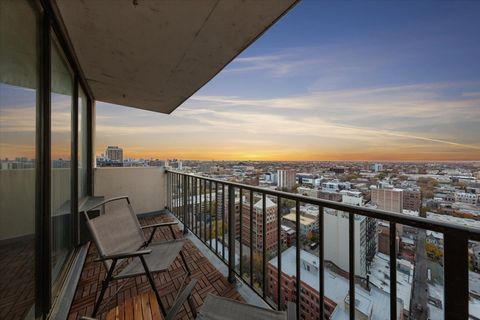 Tiny photo for 3150 N Sheridan Road #25D, Chicago, IL 60657 (MLS # 12516709)