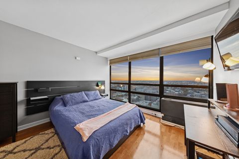 Tiny photo for 3150 N Sheridan Road #25D, Chicago, IL 60657 (MLS # 12516709)