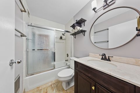 Tiny photo for 3150 N Sheridan Road #25D, Chicago, IL 60657 (MLS # 12516709)
