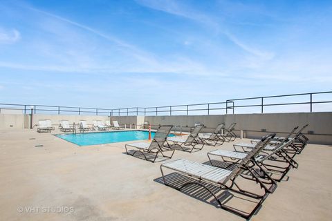 Tiny photo for 3150 N Sheridan Road #25D, Chicago, IL 60657 (MLS # 12516709)