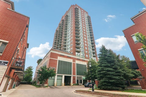 Photo of 1717 S Prairie Avenue #1010, Chicago, IL 60616 (MLS # 12704315)