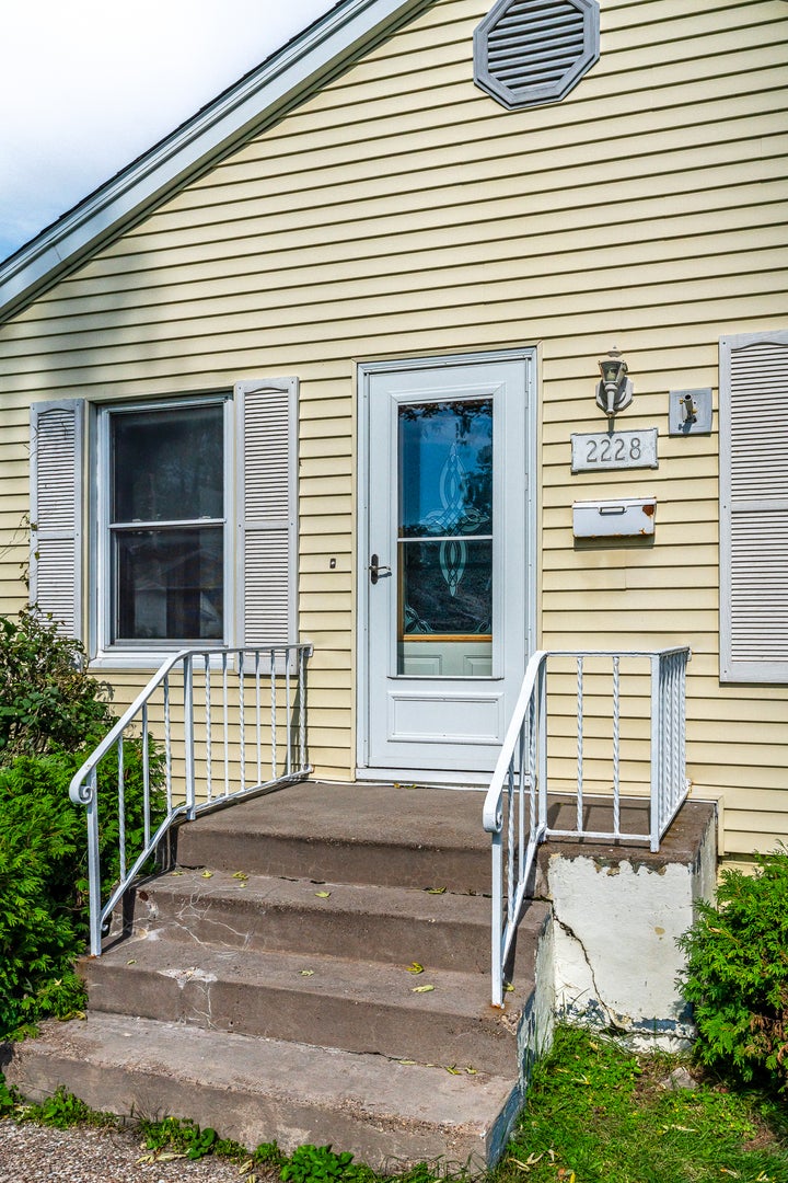 2228 W High Street