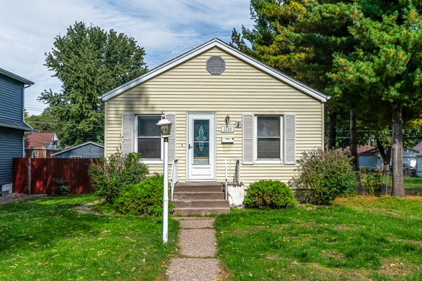 2228 W HIGH ST, DAVENPORT, IA 52804 - Image 3f42e3c140a01bf7e39d595880a7dd67/3357761767