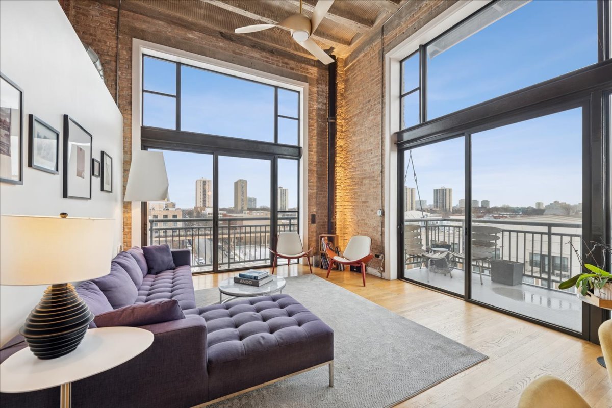 2545 S Dearborn Street 606