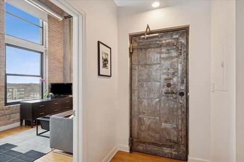 Tiny photo for 2545 S Dearborn Street #606, Chicago, IL 60616 (MLS # 12564172)