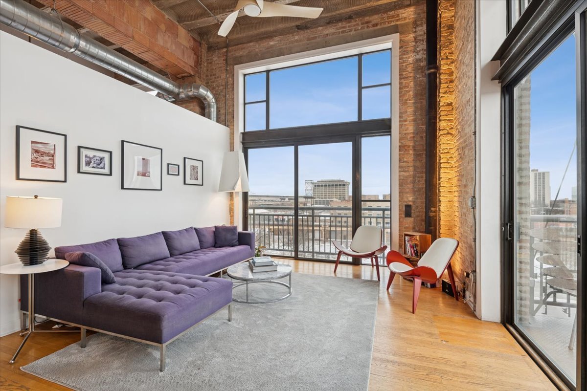 2545 S Dearborn Street 606