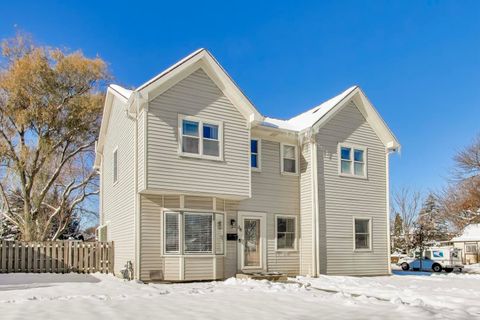 Photo of 218 N School Street, Mount Prospect, IL 60056 (MLS # 12550363)