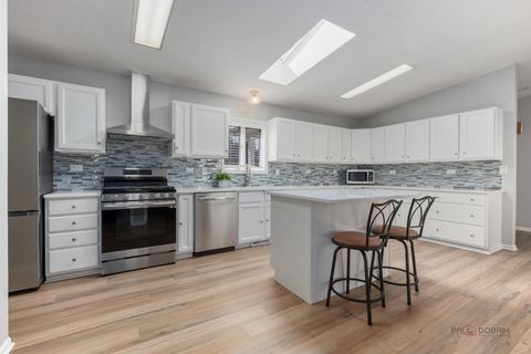 Tiny photo for 6 Secretariat Court, Grayslake, IL 60030 (MLS # 12473316)