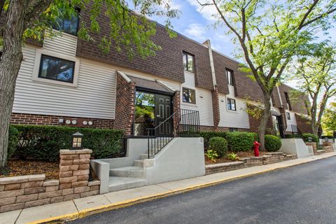 Tiny photo for 435 Elm Street #4G, Deerfield, IL 60015 (MLS # 12492039)