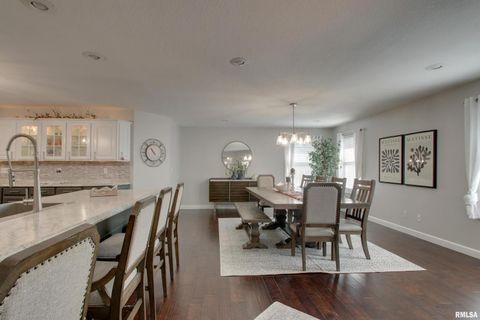 Tiny photo for 1532 Winsor Drive, Quincy, IL 62305 (MLS # QC4268321)