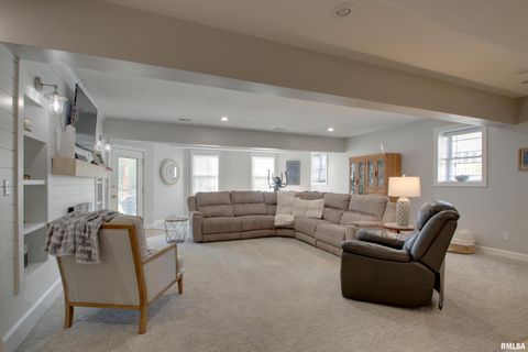 Tiny photo for 1532 Winsor Drive, Quincy, IL 62305 (MLS # QC4268321)