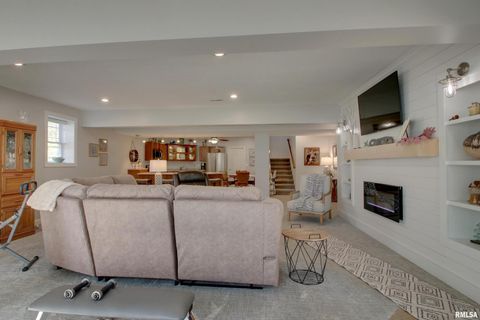 Tiny photo for 1532 Winsor Drive, Quincy, IL 62305 (MLS # QC4268321)