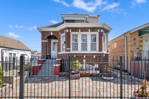 Photo of 5235 S SAWYER Avenue, Chicago, IL 60632 (MLS # 12597880)