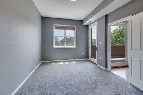 Tiny photo for 828 W GRACE Street #502, Chicago, IL 60613 (MLS # 12628846)