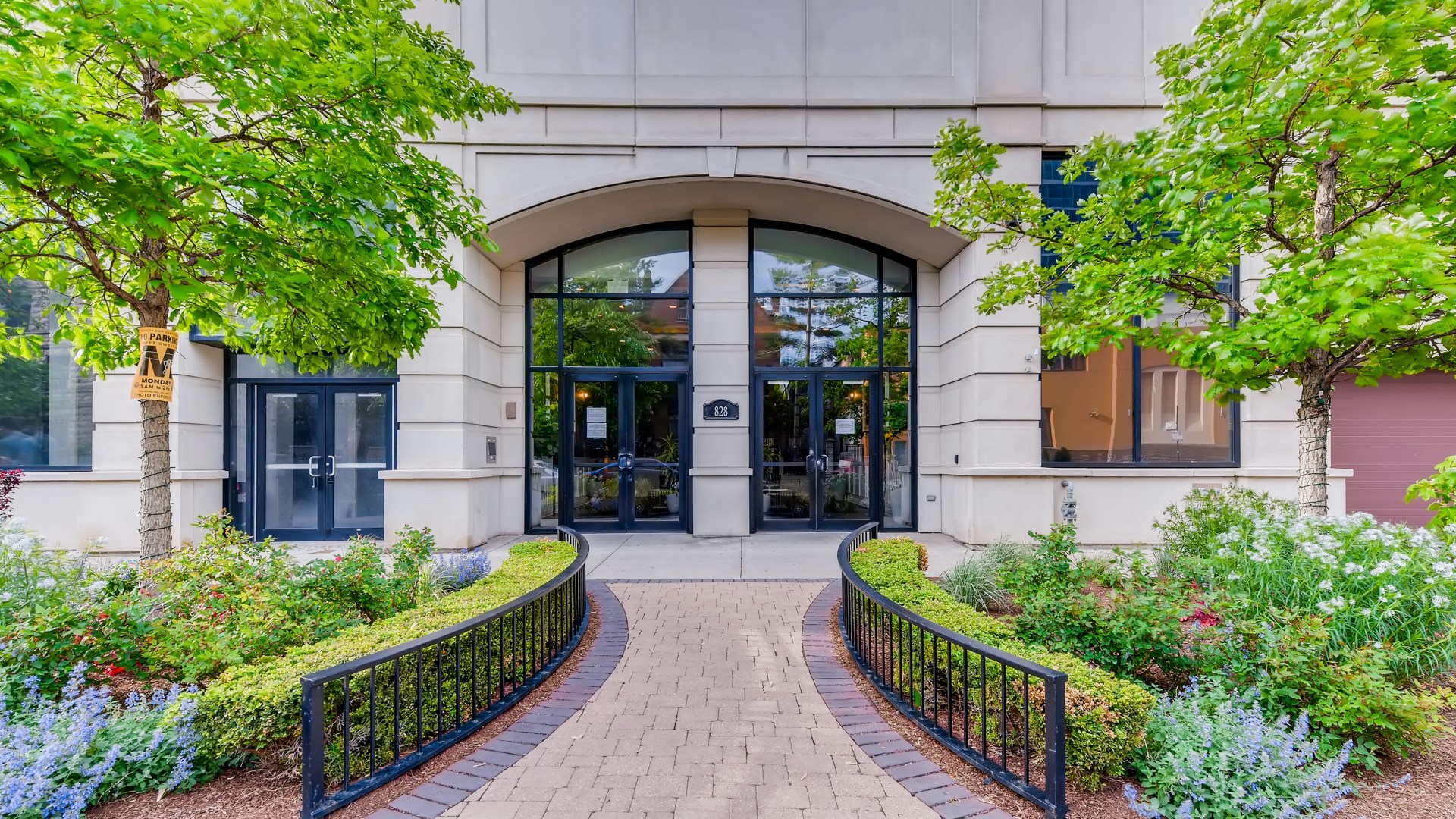 828 W GRACE Street 502