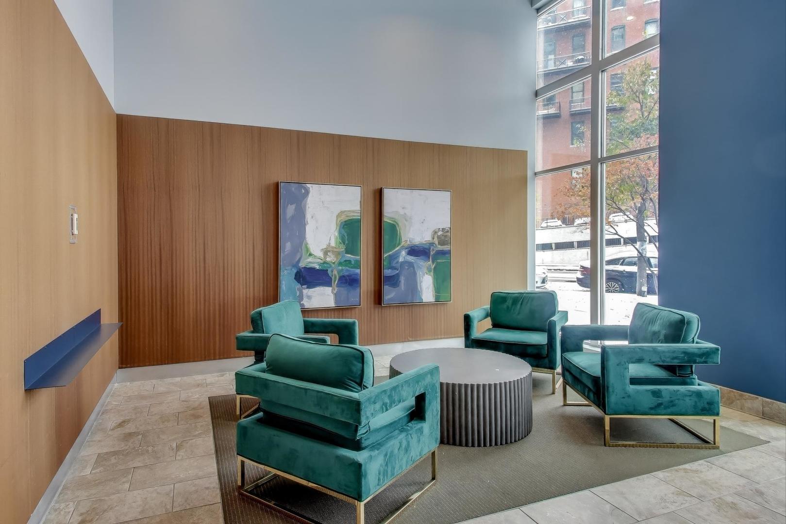 1600 S Indiana Avenue 1602