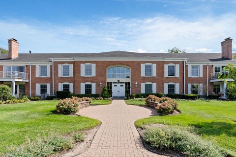 Photo of 124 Carriage Way Drive #209B, Burr Ridge, IL 60527 (MLS # 12740475)