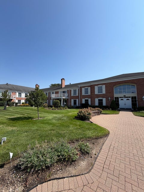 Tiny photo for 124 Carriage Way Drive #209B, Burr Ridge, IL 60527 (MLS # 12740475)