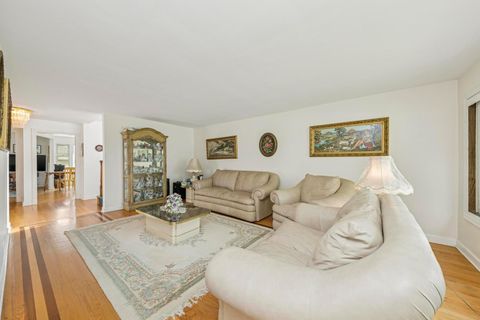 Tiny photo for 6433 N Drake Avenue, Lincolnwood, IL 60712 (MLS # 12502195)