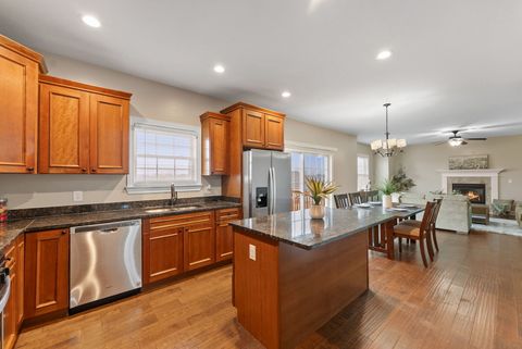 Tiny photo for 17 Blackstone Circle, Le Claire, IA 52753 (MLS # 12589899)