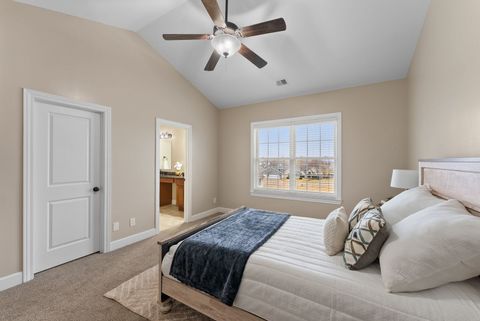 Tiny photo for 17 Blackstone Circle, Le Claire, IA 52753 (MLS # 12589899)