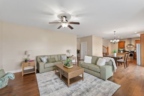 Tiny photo for 17 Blackstone Circle, Le Claire, IA 52753 (MLS # 12589899)