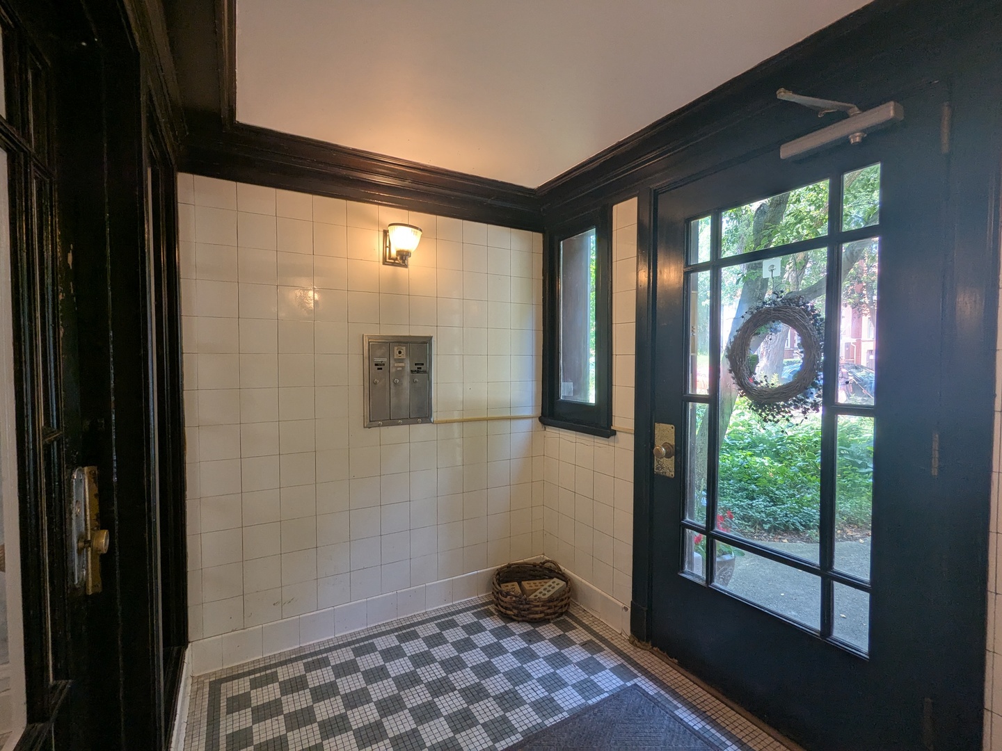 1343 W Greenleaf Avenue 3