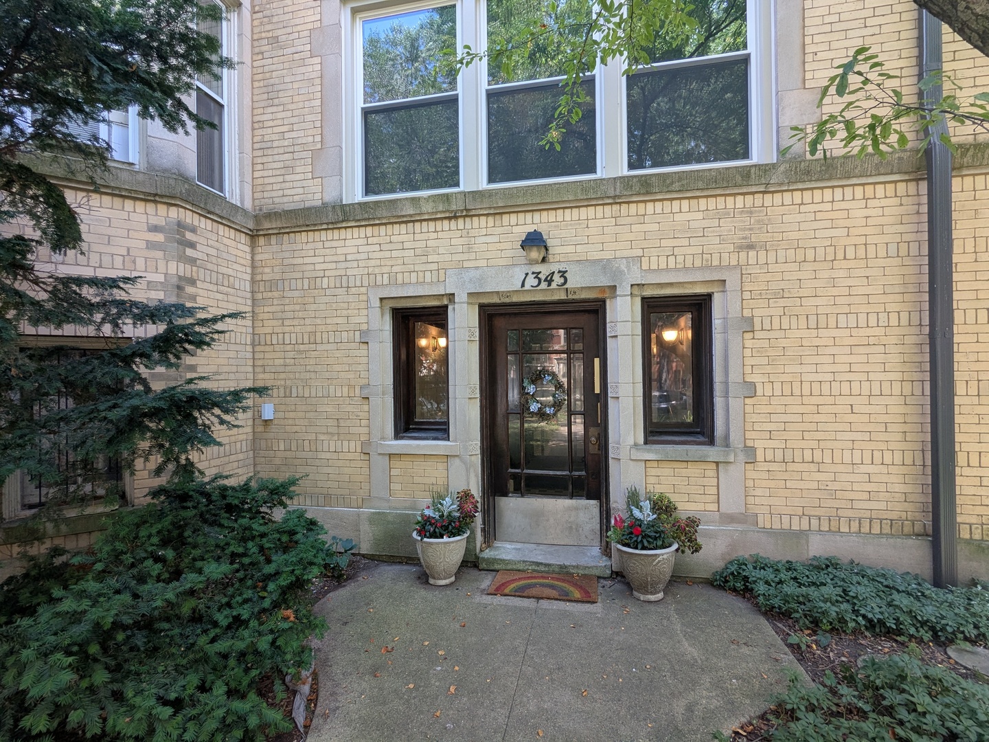 1343 W Greenleaf Avenue 3
