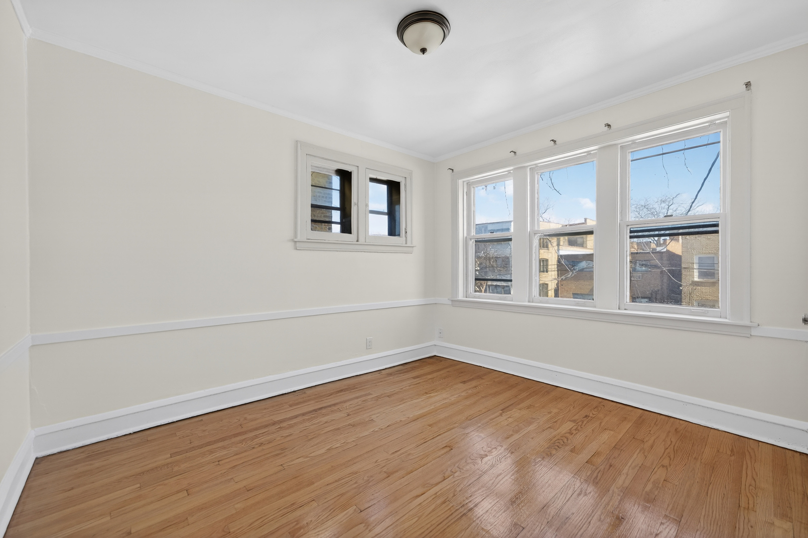 6117 N Washtenaw Avenue