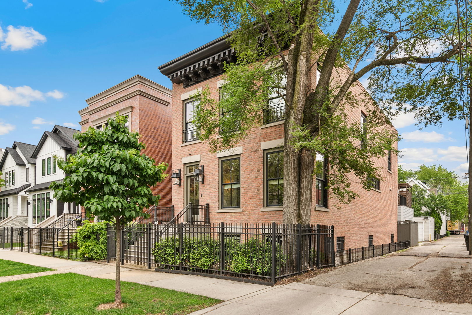 2429 W Belden Avenue