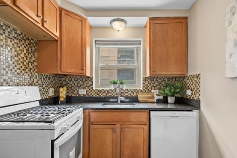 Tiny photo for 1711 W Estes Avenue #1S, Chicago, IL 60626 (MLS # 12659470)