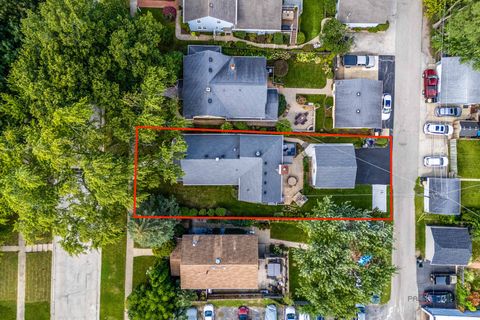 Tiny photo for 112 3rd Street, Libertyville, IL 60048 (MLS # 12455902)