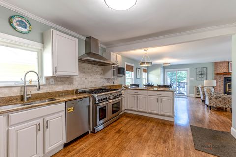 Tiny photo for 112 3rd Street, Libertyville, IL 60048 (MLS # 12455902)