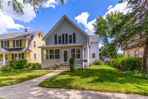 Tiny photo for 112 3rd Street, Libertyville, IL 60048 (MLS # 12455902)