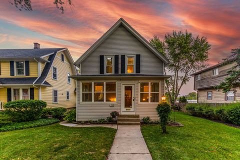 Photo of 112 3rd Street, Libertyville, IL 60048 (MLS # 12455902)