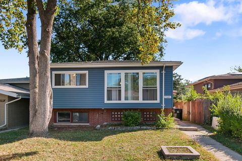Photo of 15221 Oak Street, Dolton, IL 60419 (MLS # 12473836)