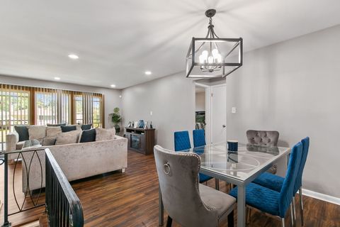 Tiny photo for 15221 Oak Street, Dolton, IL 60419 (MLS # 12473836)