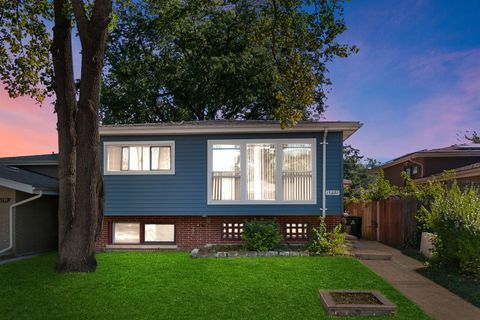 Tiny photo for 15221 Oak Street, Dolton, IL 60419 (MLS # 12473836)