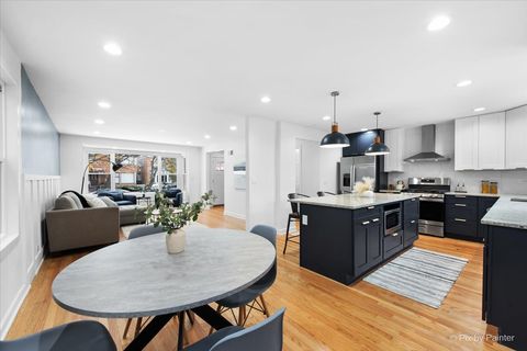 Tiny photo for 6322 N Monticello Avenue, Chicago, IL 60659 (MLS # 12523727)