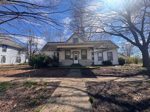 Photo of 18 W Vine Street, Piper City, IL 60959 (MLS # 12605897)