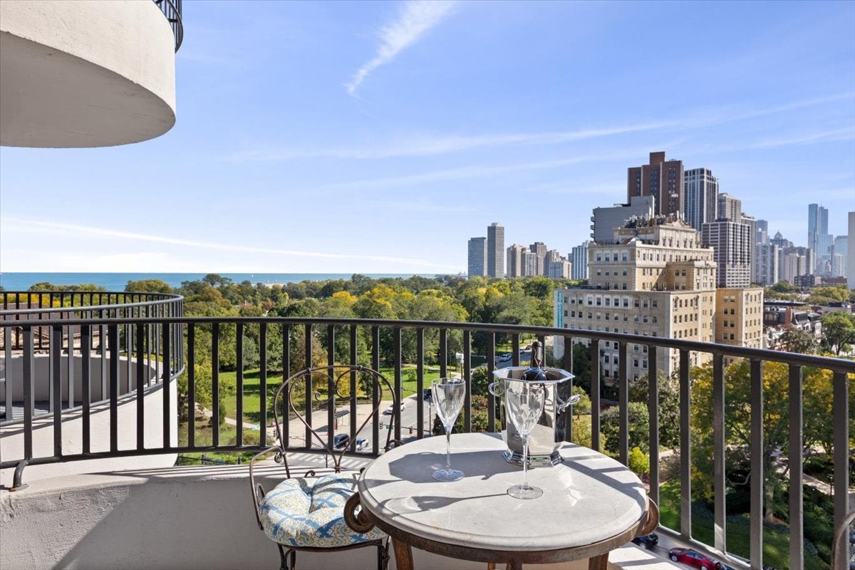 2020 N LINCOLN PARK WEST 9J